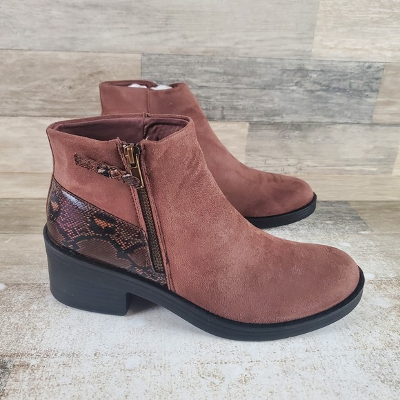 Bzees Shoes - Bzees Outgoing Womens Ankle Booties Sz 8.5 W Mustang Suede Comfort Side Zipper